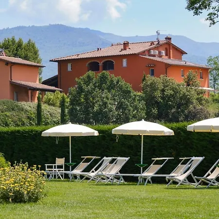 Converted Barn With Sunset Views In Tuscany
